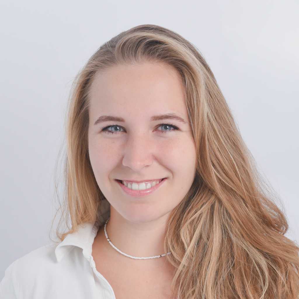 Zahnärztin Celina Schöpp | Zahnärztin - Dres. Adam Friedrich Brinkmann - Praxis für Zahnheilkunde, Implantologie, Kieferchirurgie, Kieferorthopädie